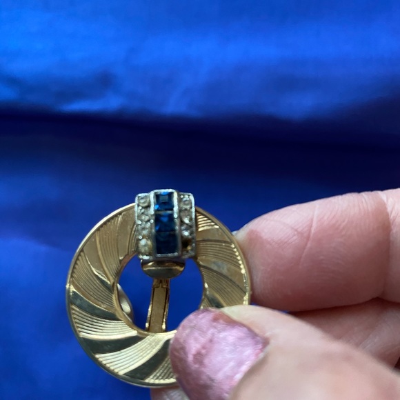 Vintage Coro stamped disc clip on earrings - Picture 11 of 11